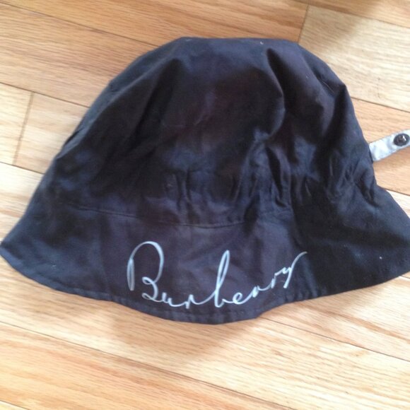 Burberry, and Moschino Umbrellas - Picture 6 of 16